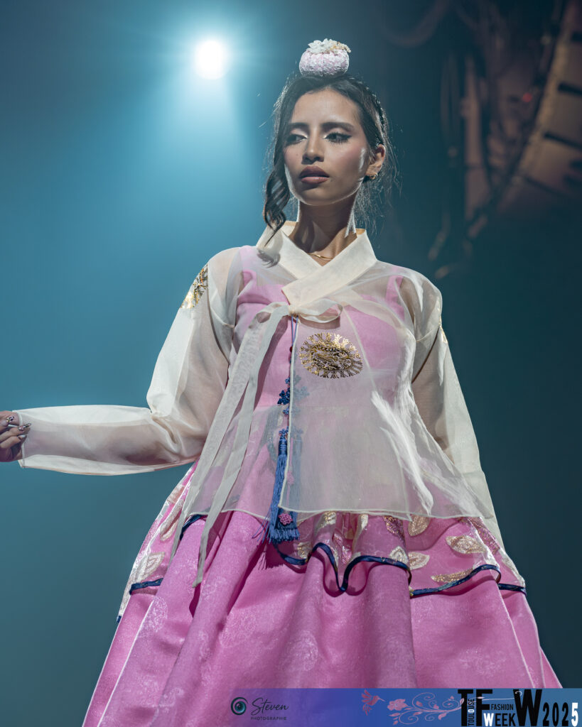 Estelle SO TaleVerse - @stevenphotographie - Toulouse Fashion Week 2025 Héritage interference Balma - Collection présentée par un alumni de la Toulouse Fashion Week